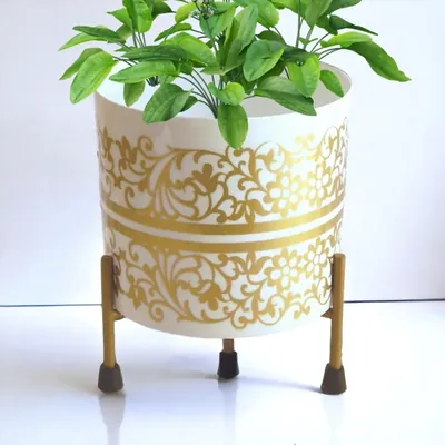 Ecofynd 5 Inch Evan White Metal Planter Pot with Gold Stand (PWS025-WHTGO)