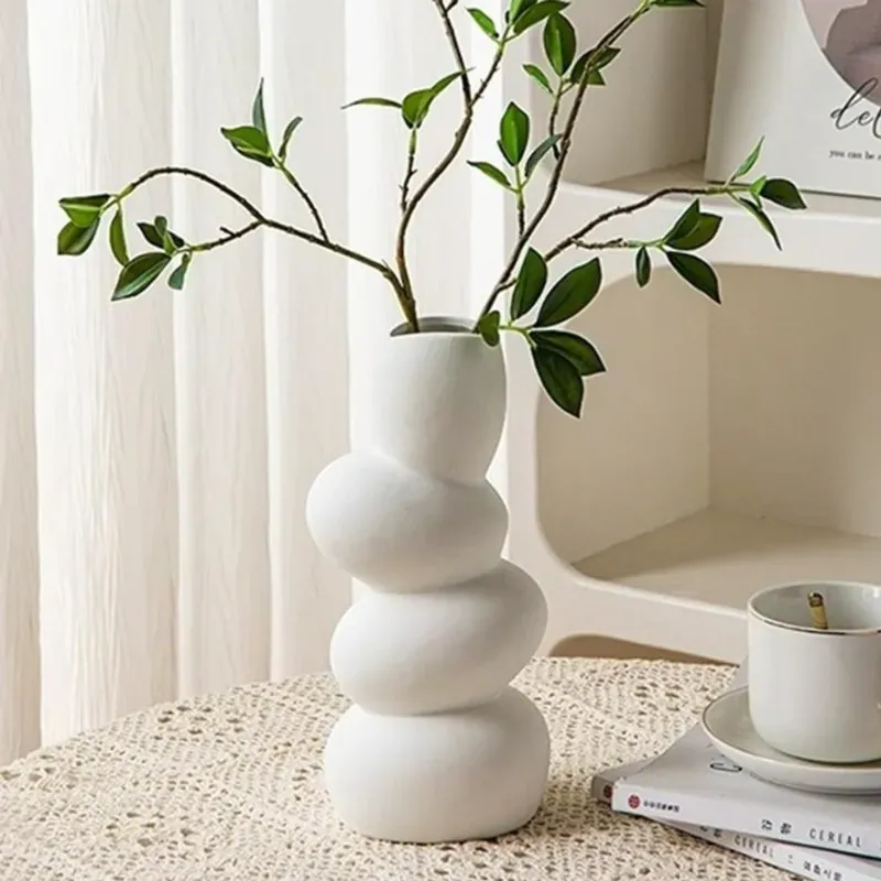 Ecofynd 10-inch Pebble Flower Vase, White Ceramic Flower Vase for Home Decor (CPOT038-02)