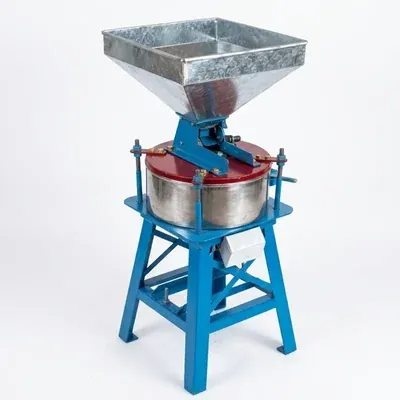 Saskia 1.5 HP Electric Atta Chakki 14 Inch Stone Flour Mill Machine Single Phase 20-25 kg Per Hour Capacity