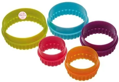 Rinkle Trendz Set of 5 Plastic Round Cookie Cutter, Random Colors, for Fondant, Cupcakes, Cakes and Biscuits