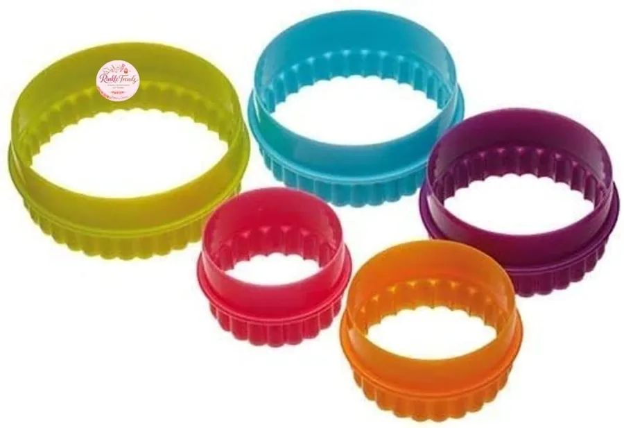 Rinkle Trendz Set of 5 Plastic Round Cookie Cutter, Random Colors, for Fondant, Cupcakes, Cakes and Biscuits